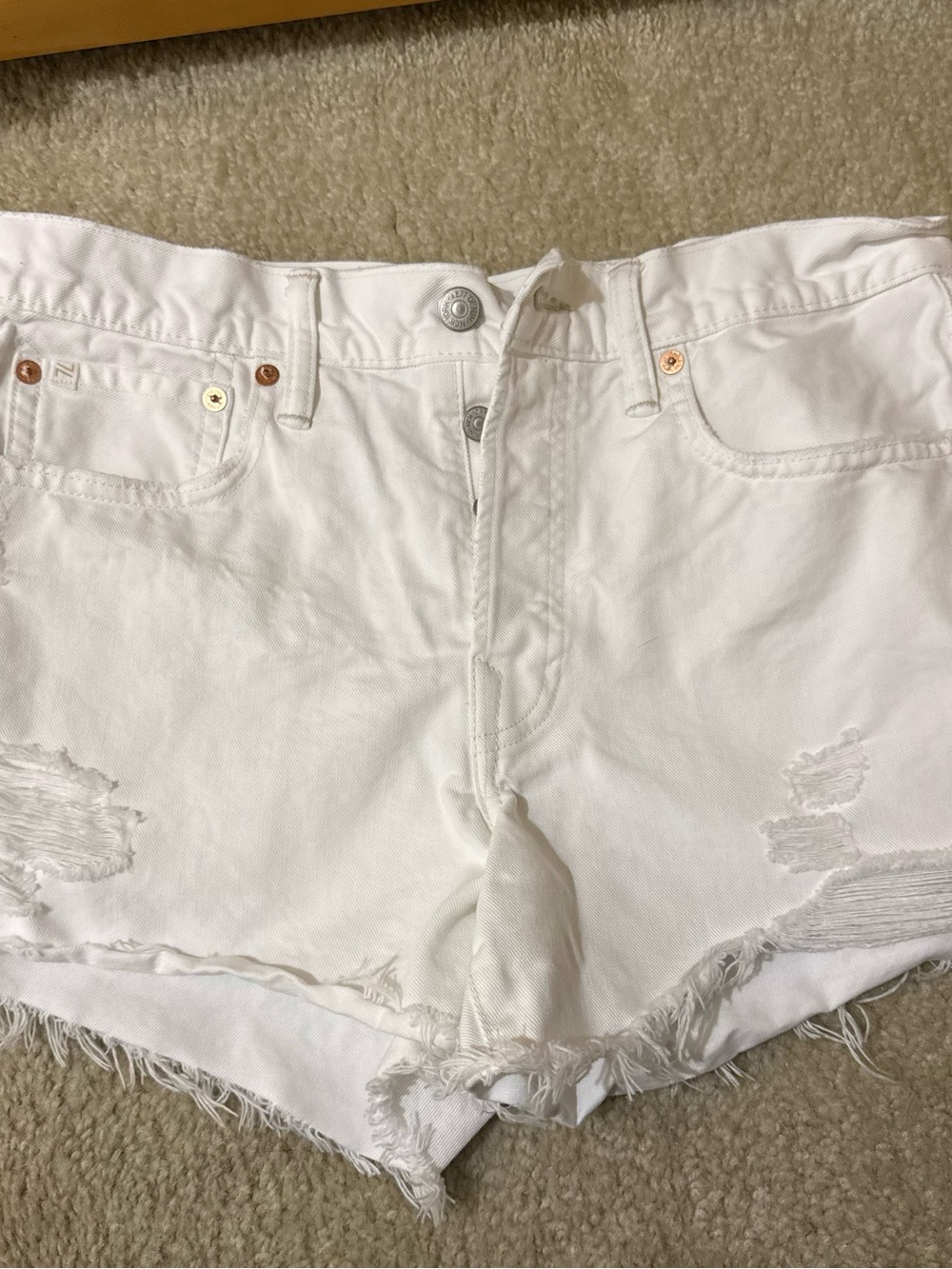American Eagle white denim distressed women’s shorts